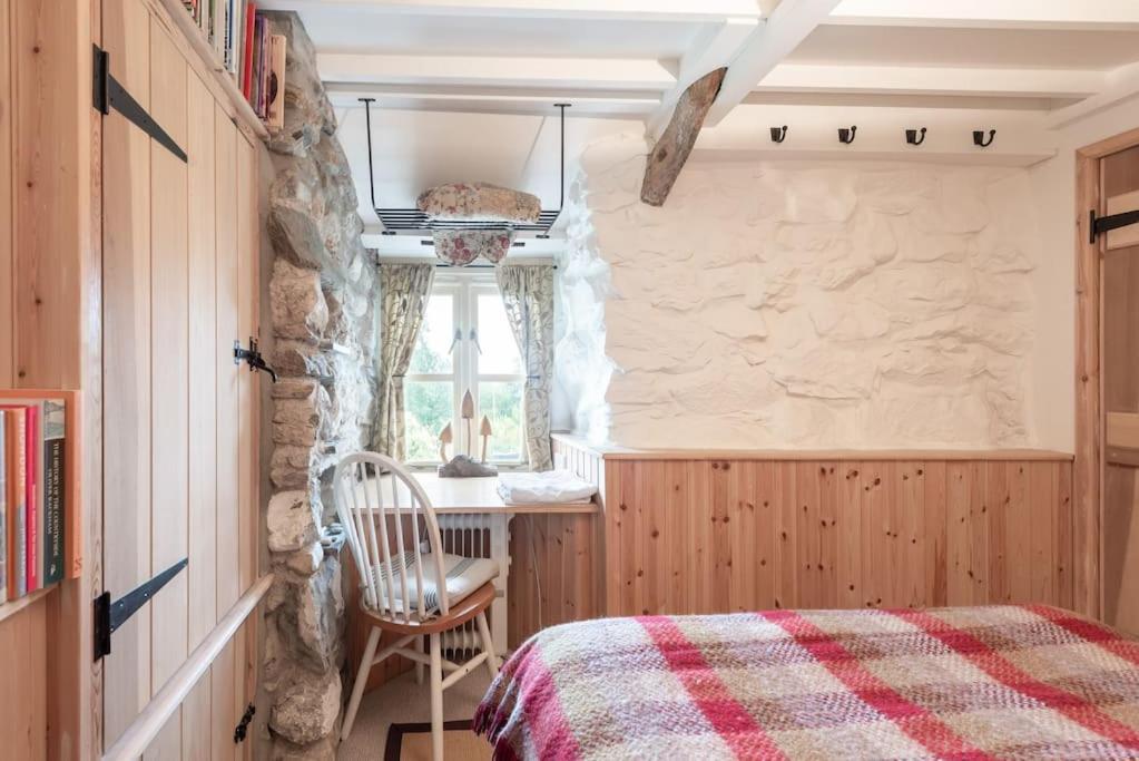 Traditional Stone Cottage With Sea Views In Snowdonia National Park Brynkir 外观 照片